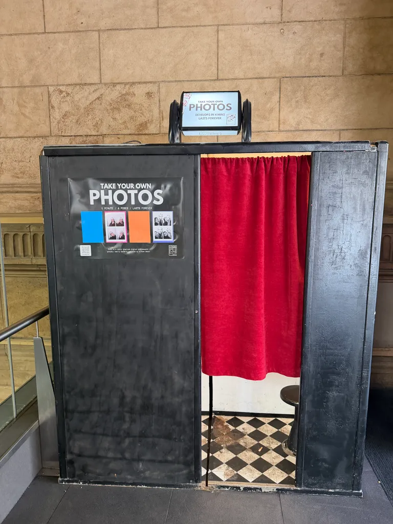 photo booth in Adelaide station