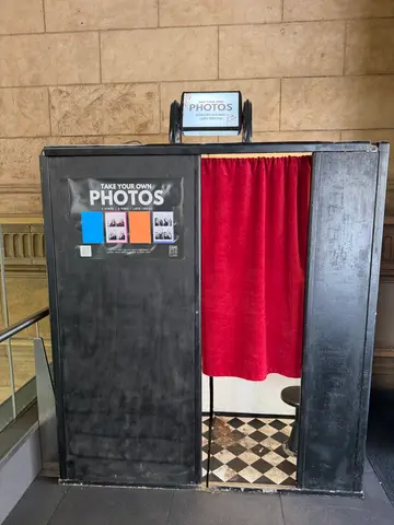 photo booth in Adelaide station