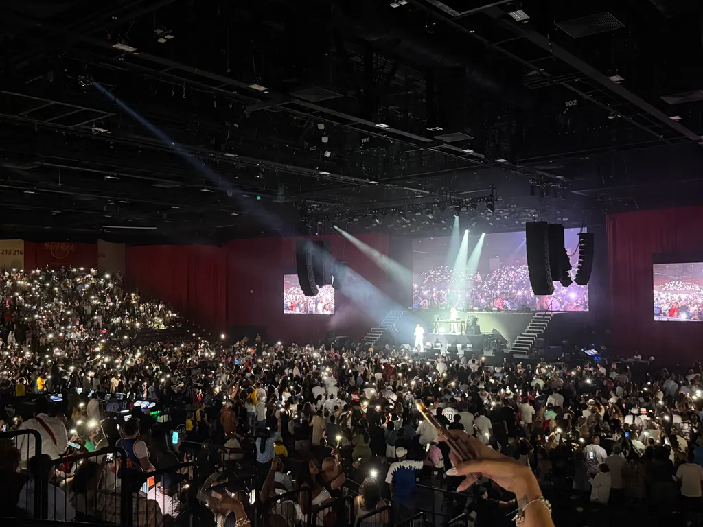 Pass the Mic Live