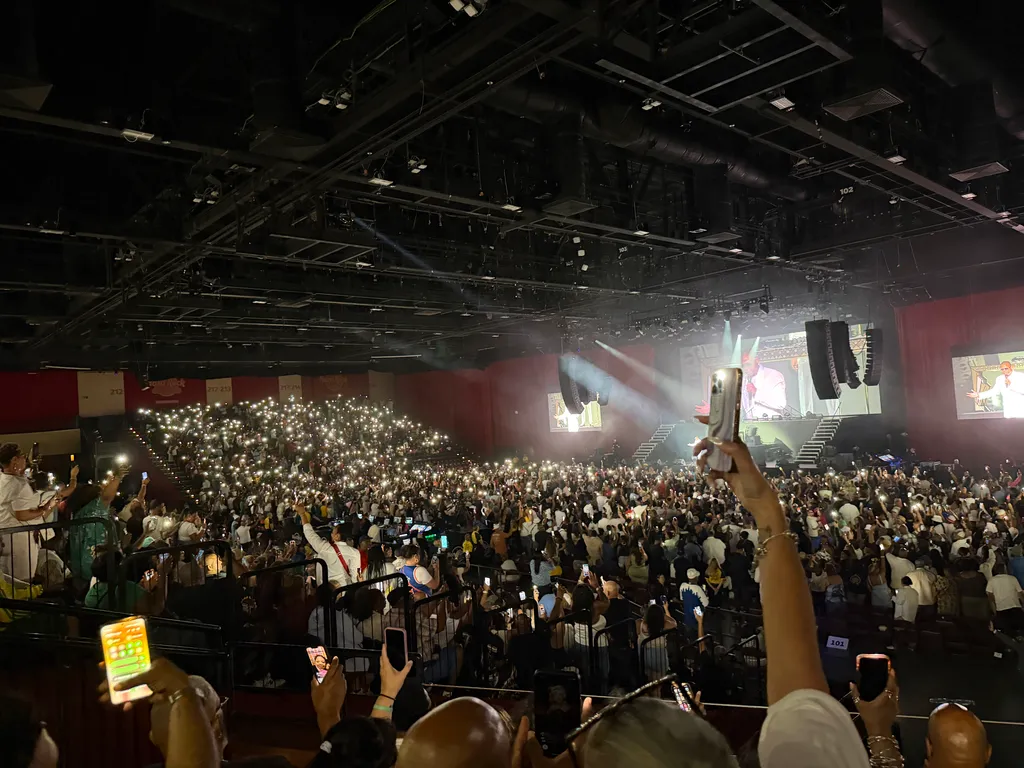 Pass the Mic Live