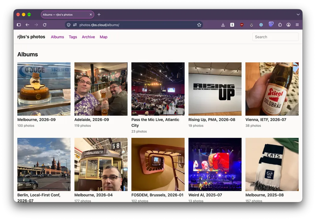 Photo gallery, album view