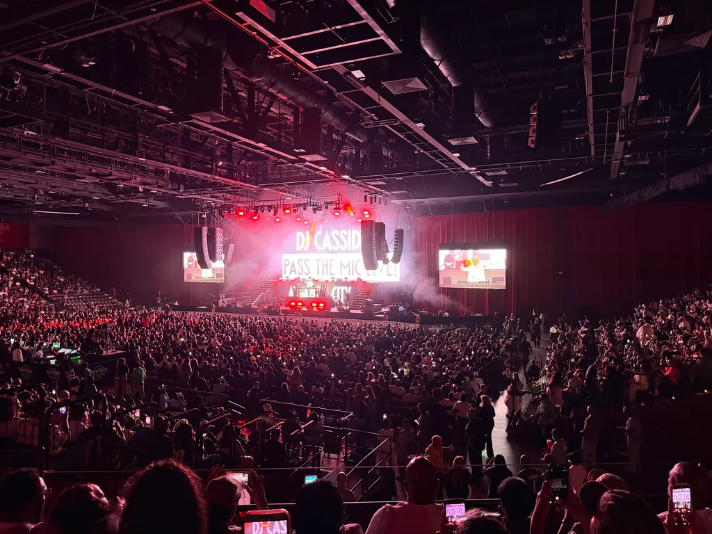 Pass the Mic Live