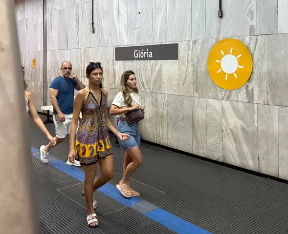 the Rio subway, Glória tation