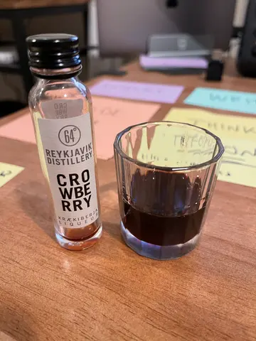 Crowberry liqueur