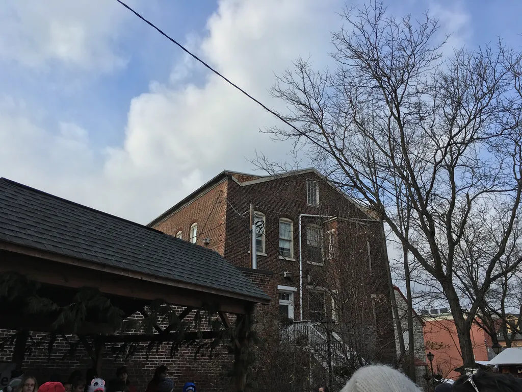 weird roof (at holiday concert)