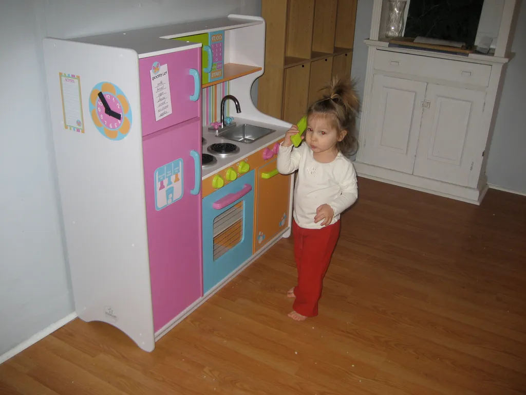 play kitchen, initial playtime