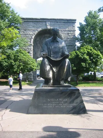 yapc::na 2004, nikola tesla statue
