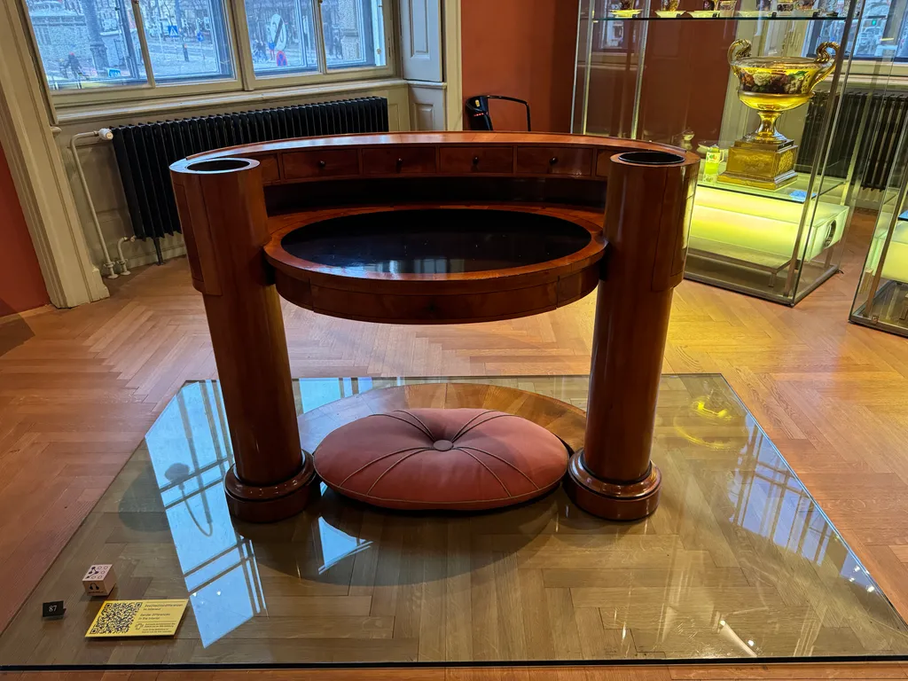 The MAK: writing desk