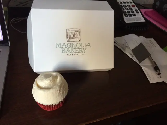 Magnolia cupcake
