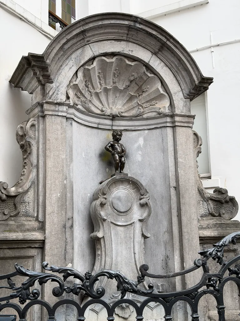 mannekpin pis