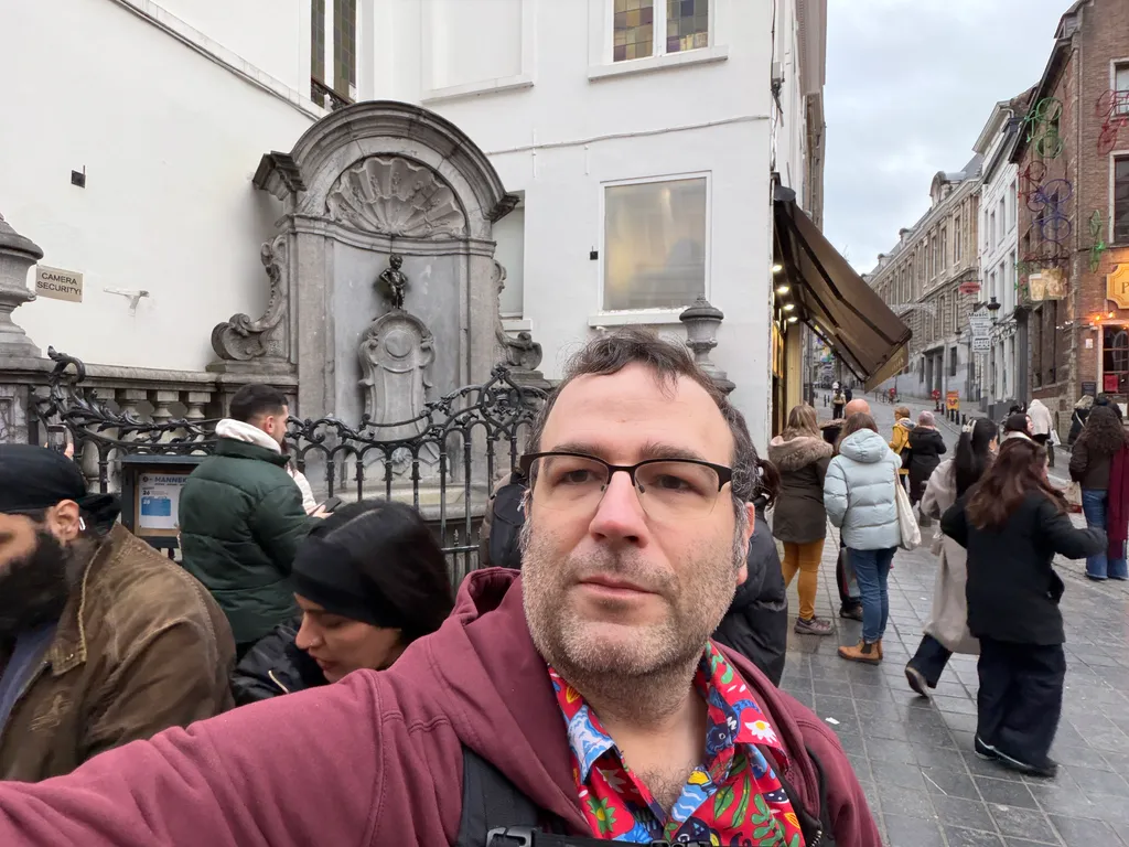 mannekpin pis