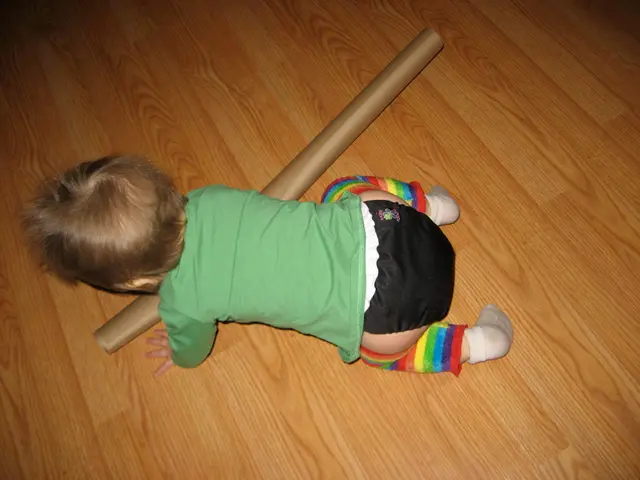 mj crawling around