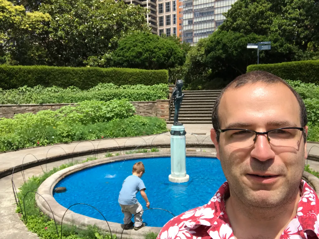 fountain selfie