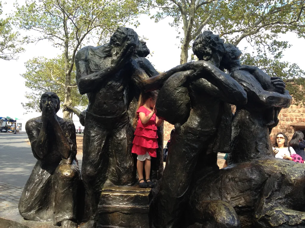 the immigrants statue