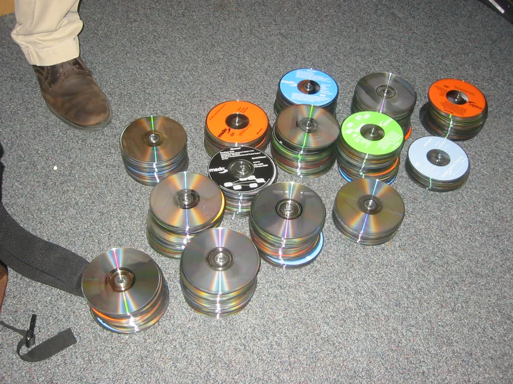 destroying old msdn discs, img_1764