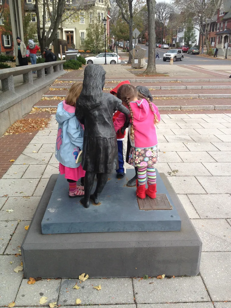 the kids with the statue kids