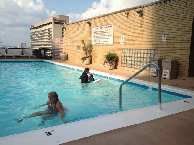 rooftop pool!