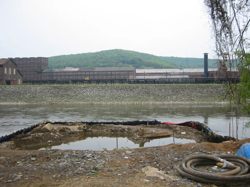 the towpath, construction