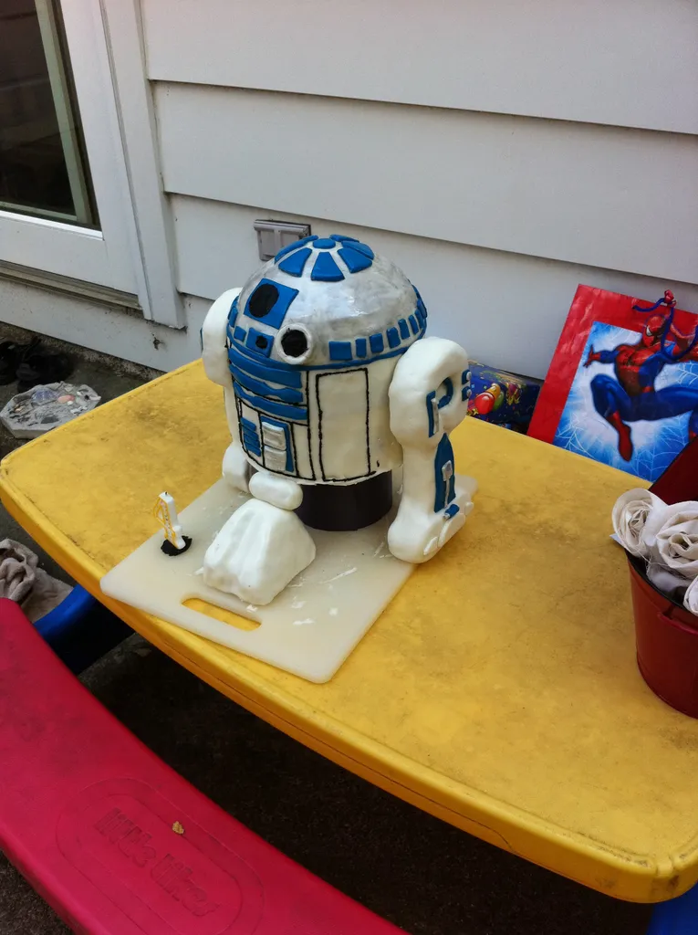 R2-D2 Cake