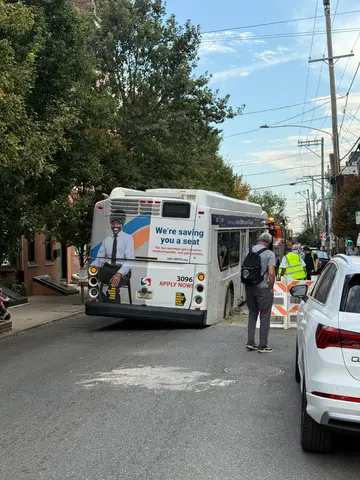 stuck bus,  8th street