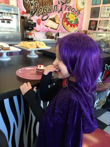 Raven eating eyeball cupcake