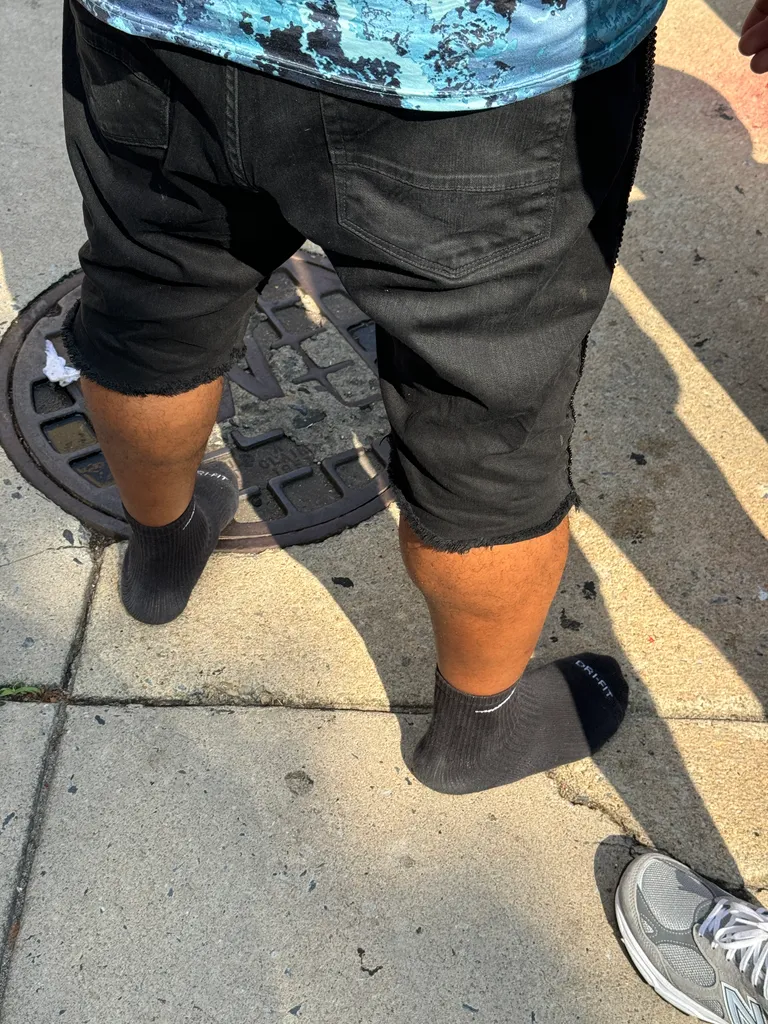 dude seen in line at John's with no shoes