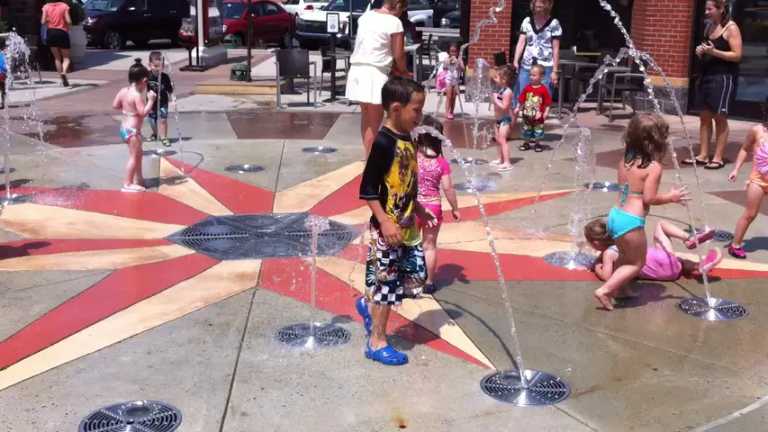 the promenade water fountain