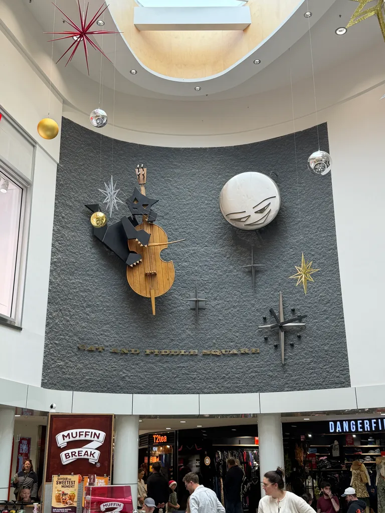 Cat and Fiddle Clock