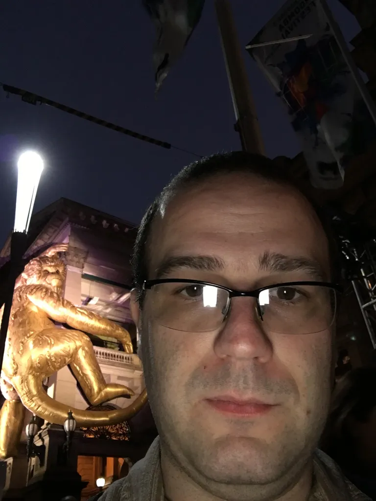 golden monkey selfie