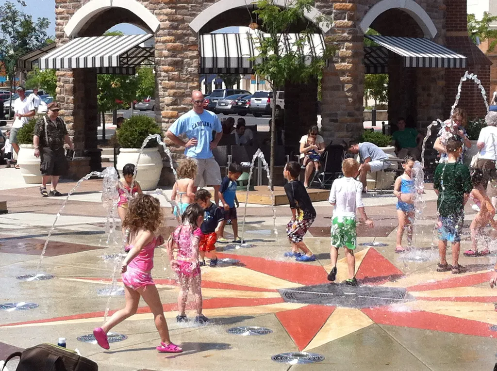 the promenade water fountain