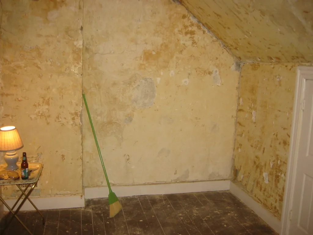 third floor, front room, from the north