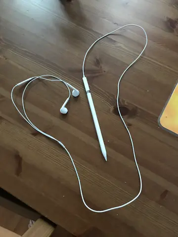 Apple Pencil smells great