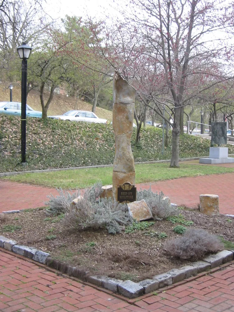 Sculpture Garden, Pylon