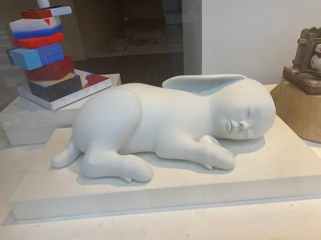 gross statue