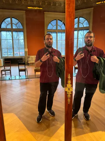 The MAK: a mirror cabinet