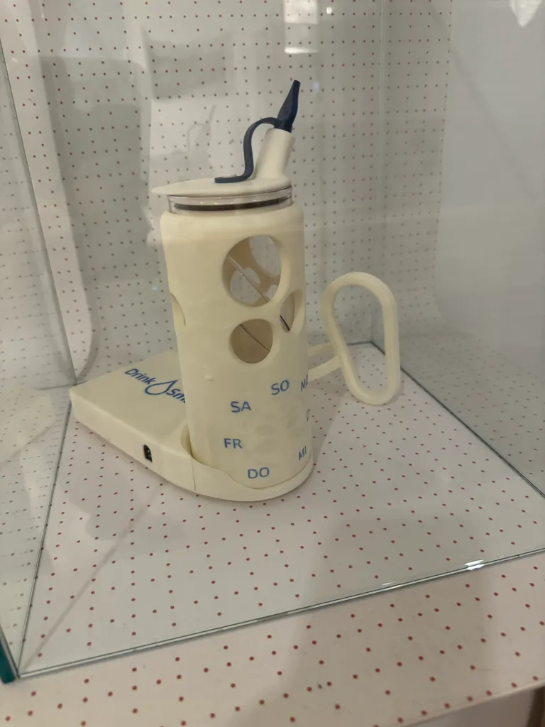 The MAK: assistive device to help old people drink