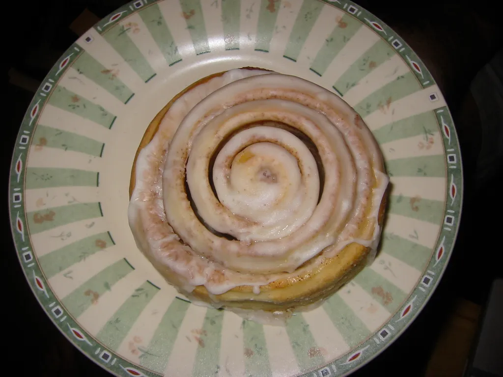 vegan cinnamon bun