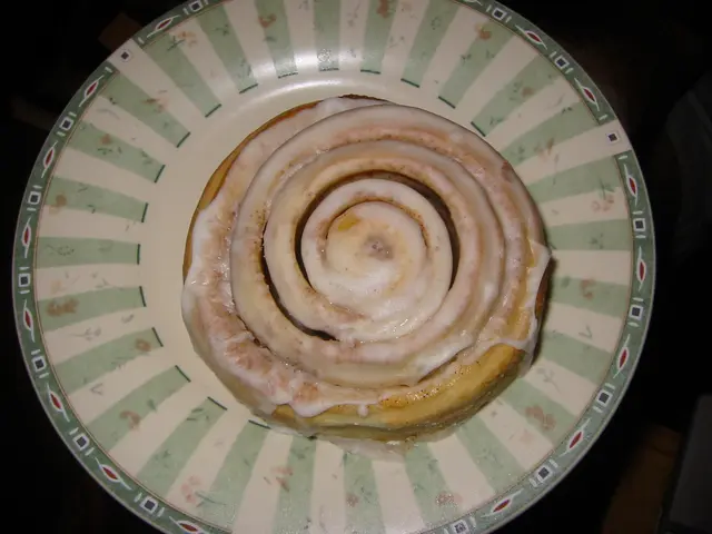 vegan cinnamon bun