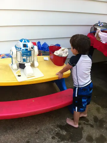 R2-D2 Cake