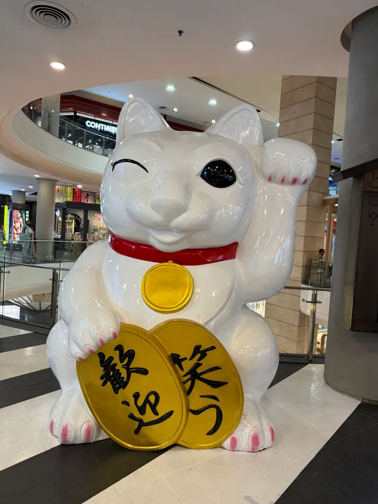 Terminal 21 lucky cat