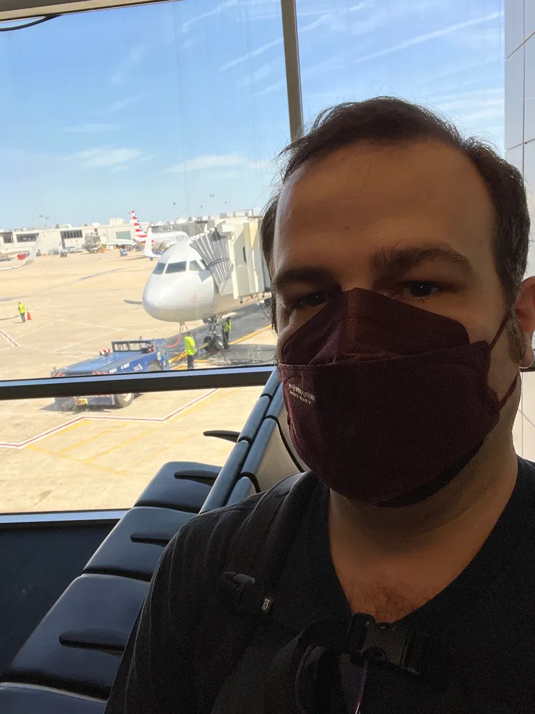 airport selfie