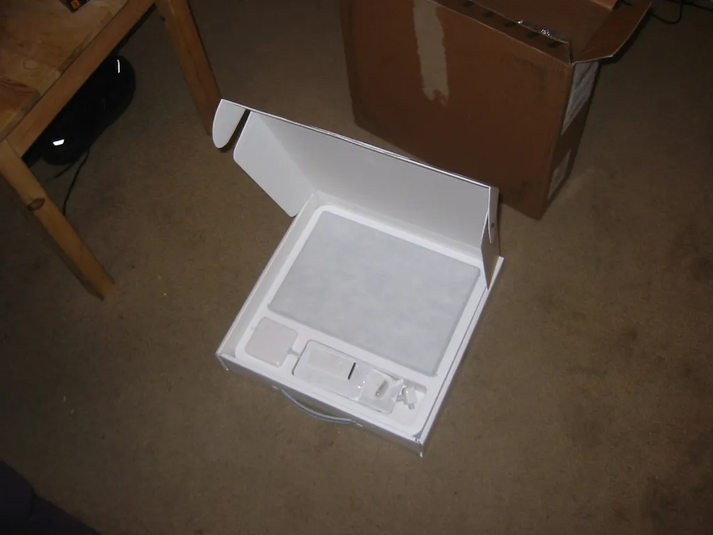 the macbook box