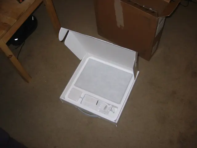 the macbook box