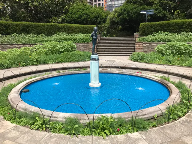 fountain near the botanical garden