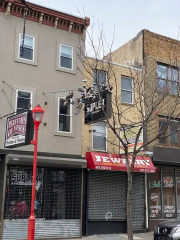 so many sneakers