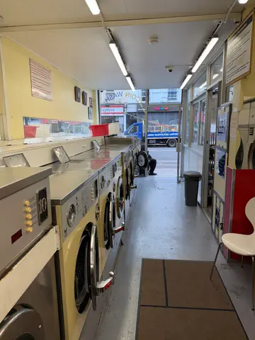 kinda gross laundromat