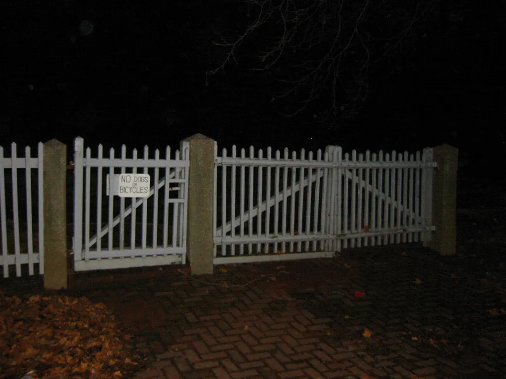 nisky hill cemetery, west gate