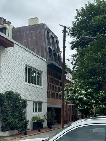 cool house seen while walking shorties