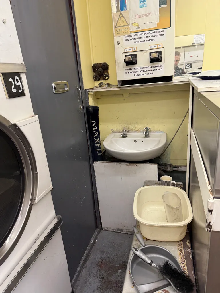 kinda gross laundromat