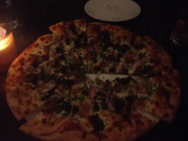 black and bleu pizza